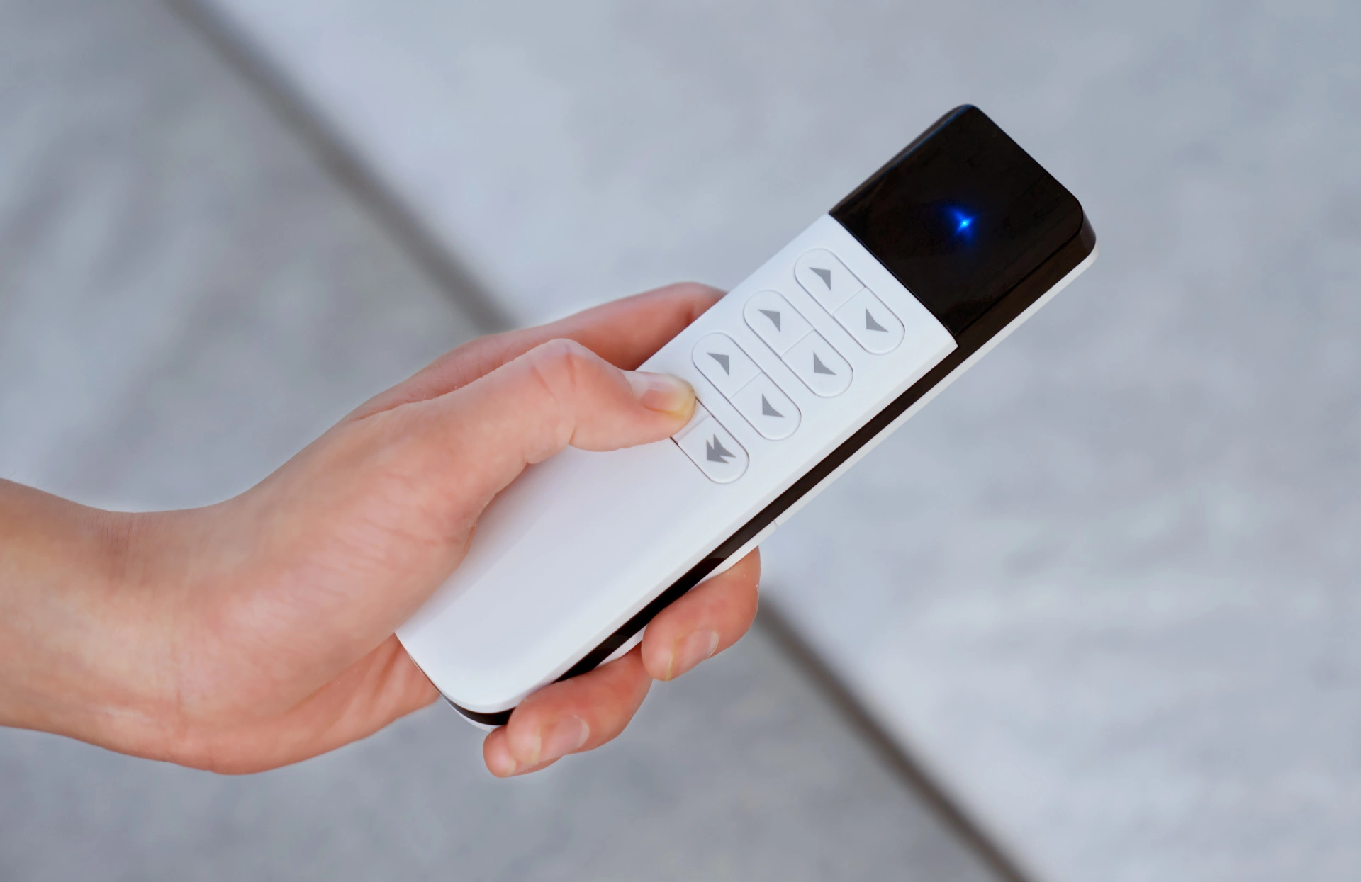 10368_Snow雪諾沙發_情境_07_搖控器